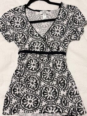 Black and White Wrap Top Size S